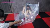 Xiaoyu Endures Vacuum Bag with Balloons 1