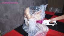 Xiaoyu Endures Vacuum Bag with Balloons 4