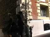 016086 Eve Pees In The Garage Entrance 5