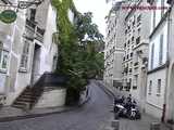 016085 Eve Takes An Urgent Pee In The Montmartre Museum Entrance 5
