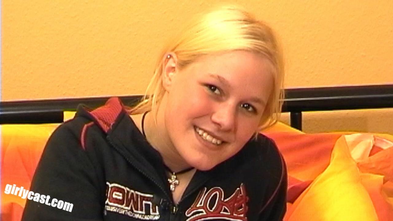 Teen geht solo vor der Kamera Teen geht solo vor der Kamera