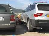 023042 The Toilet Is Not Working And So Ewa Pees Between The Cars  6